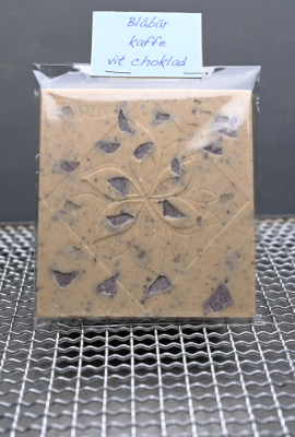 Cabaret Vit Choklad med Blåbär och Espresso.